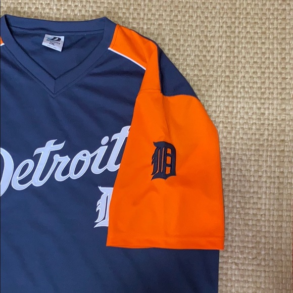 NWOT Men’s XXL Detroit V-Neck Jersey. - Picture 3 of 4